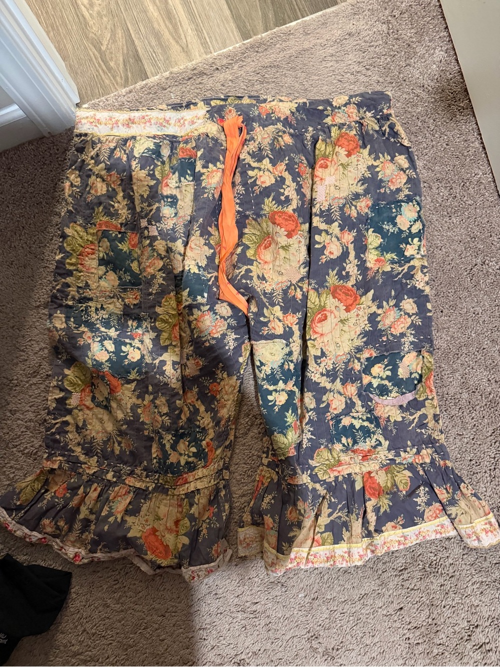 Magnolia Pearl Floral Capri Trousers in Navy and Coral